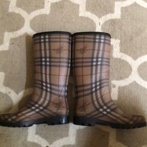Burberry rain boots size 39